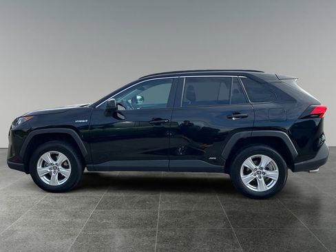 Used 2021 Toyota RAV4 LE AWD/4WD image 5