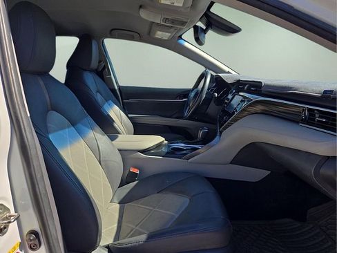 Used 2018 Toyota Camry LE image 12