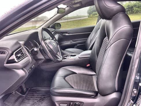 Used 2021 Toyota Camry SE FWD image 11