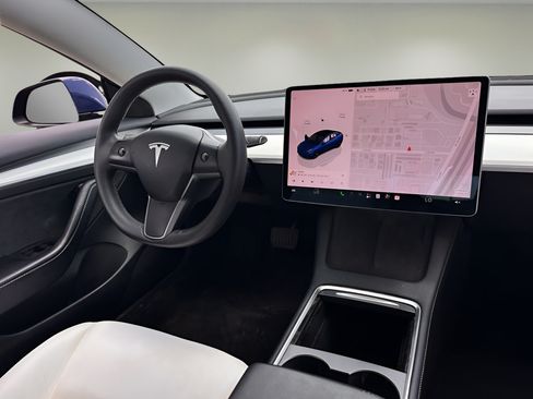 Used 2023 Tesla Model 3 Standard Range RWD image 8