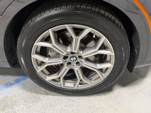 Used 2024 BMW X7 xDrive40i w/ Premium Package AWD/4WD image 37