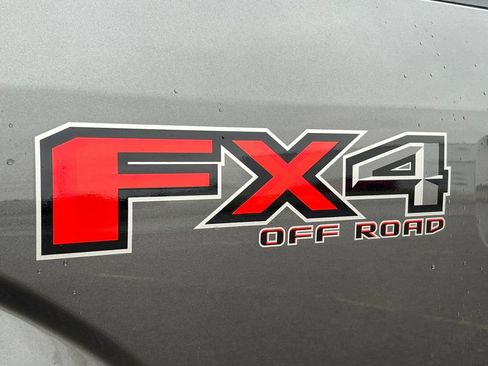 Used 2018 Ford F150 Platinum w/ Equipment Group 701A Luxury image 15