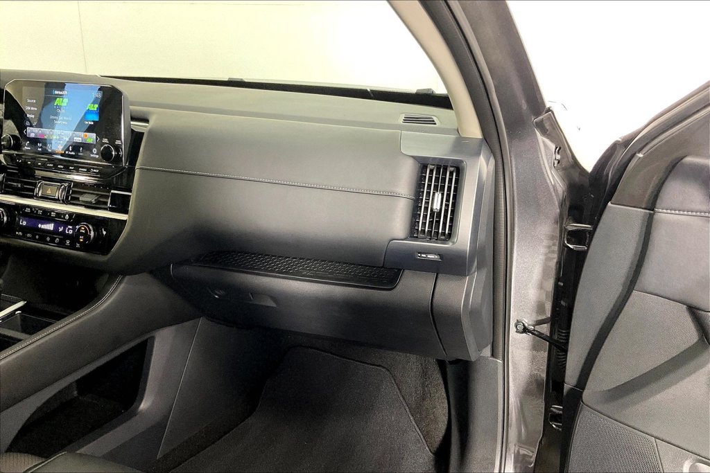 Used 2025 Nissan Pathfinder SL AWD/4WD image 18