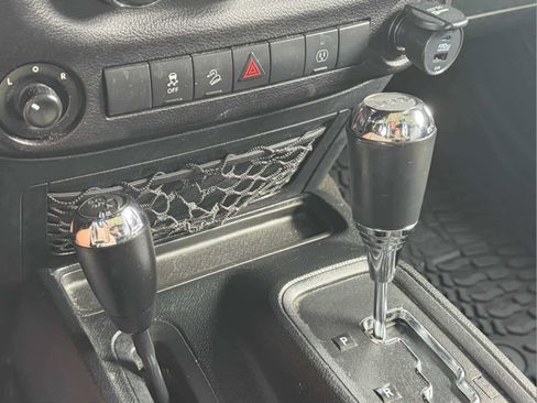 Used 2018 Jeep Wrangler Unlimited Sahara AWD/4WD image 39