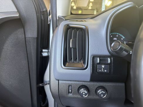 Used 2018 Chevrolet Colorado Z71 AWD/4WD image 18