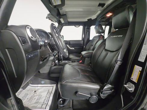 Used 2015 Jeep Wrangler Unlimited Rubicon w/ Connectivity Group AWD/4WD image 9