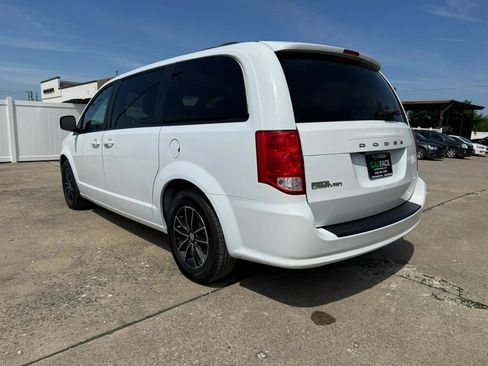 Used 2018 Dodge Grand Caravan SXT w/ Driver Convenience Group FWD image 9