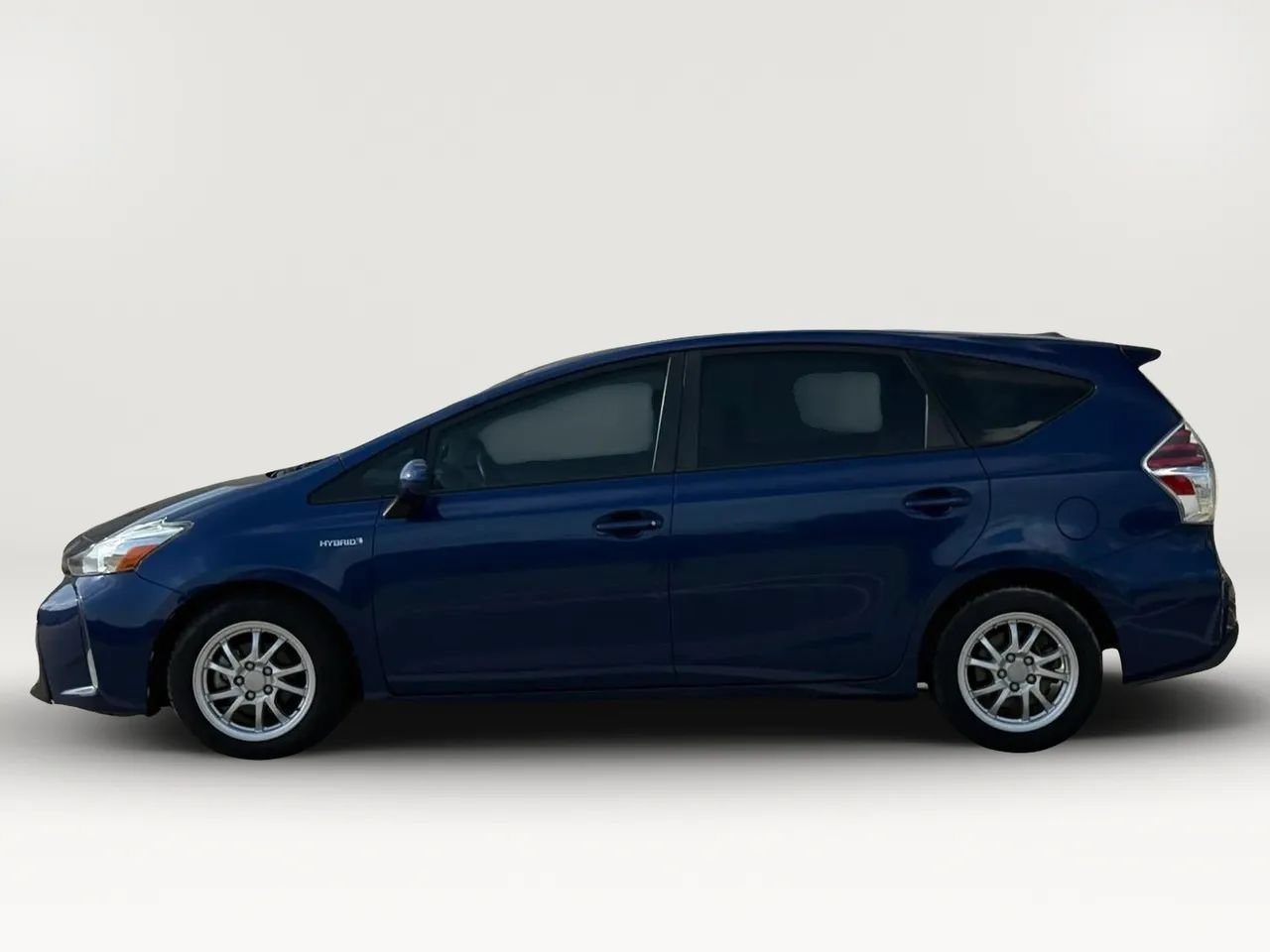 Used 2016 Toyota Prius V Four FWD image 4
