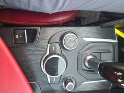 Used 2018 Alfa Romeo Giulia AWD image 22
