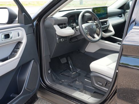 New 2026 Ford Explorer Active w/ Active Comfort Package AWD/4WD image 15
