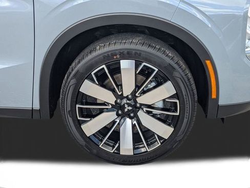 New 2026 Mitsubishi Outlander SE image 10