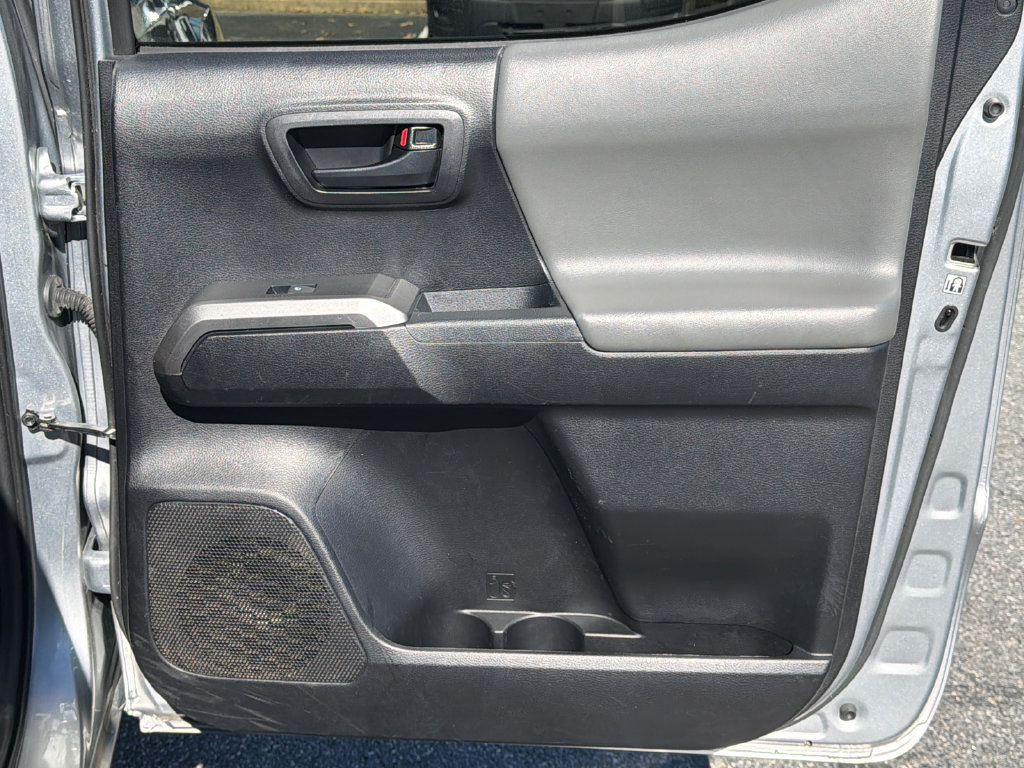 Used 2019 Toyota Tacoma SR5 AWD/4WD image 16