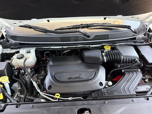Used 2021 Chrysler Voyager Lxi FWD image 40