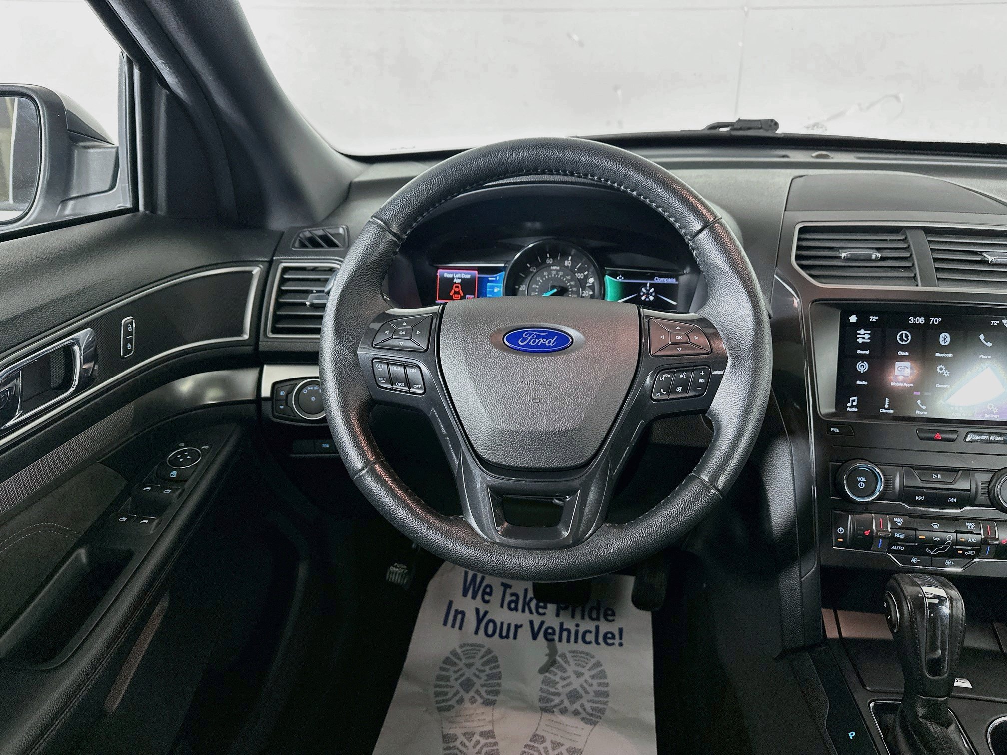 Used 2018 Ford Explorer XLT w/ XLT Appearance Package AWD/4WD image 21