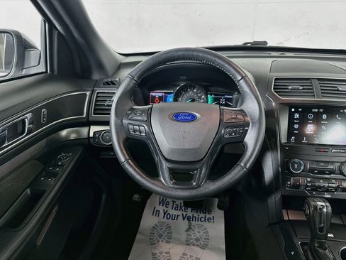 Used 2018 Ford Explorer XLT w/ XLT Appearance Package AWD/4WD image 21