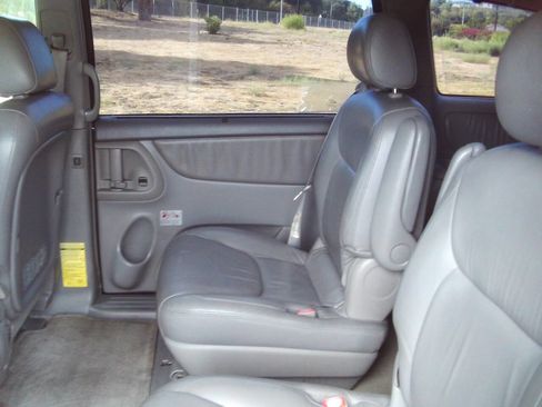 Used 2004 Toyota Sienna XLE image 31