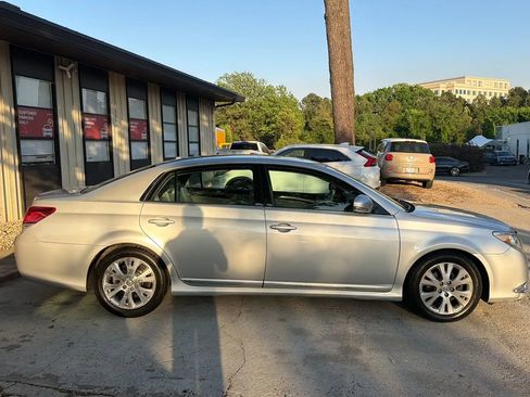 Used 2011 Toyota Avalon FWD image 8