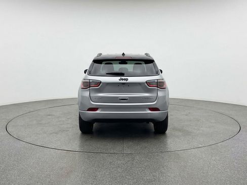 Used 2025 Jeep Compass Limited image 7