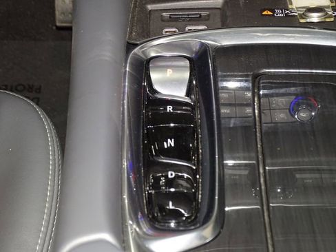 Used 2024 Buick Enclave Premium image 49