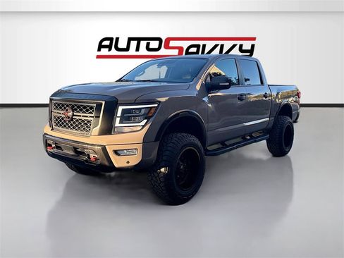 Used 2023 Nissan Titan PRO-4X w/ Pro-4x Convenience Package image 3