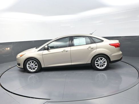 Used 2018 Ford Focus SE FWD image 6