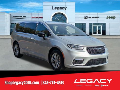 New 2026 Chrysler Pacifica Limited image 1