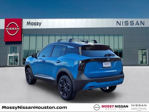 New 2026 Nissan Kicks SR image 7