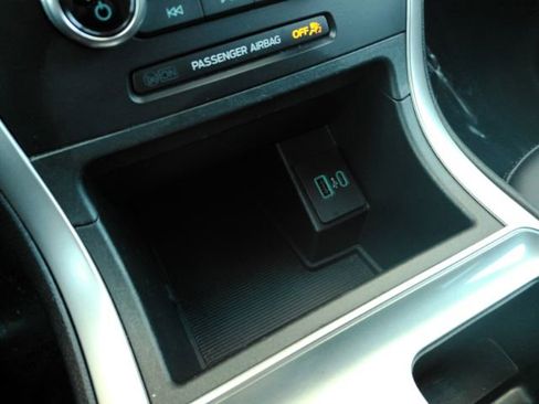 Used 2024 Ford Edge SEL image 44