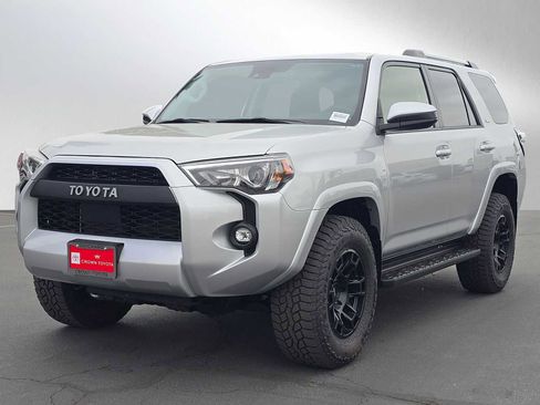 Used 2024 Toyota 4Runner SR5 AWD/4WD image 7