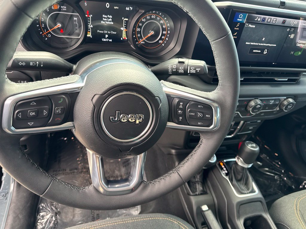 Used 2026 Jeep Wrangler Unlimited Sahara AWD/4WD image 10