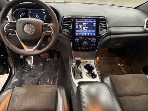 Used 2019 Jeep Grand Cherokee Altitude image 12