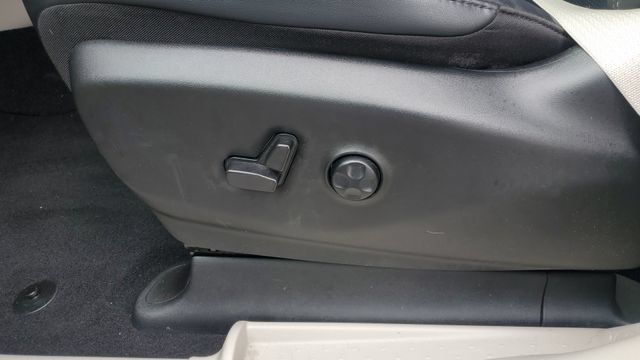 Used 2024 Chrysler Pacifica Touring-L FWD image 22