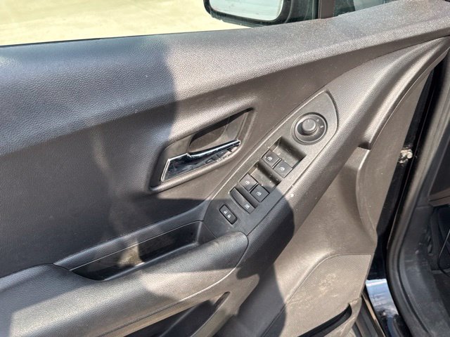 Used 2020 Chevrolet Trax LS w/ Tint and Cruise Package FWD image 22