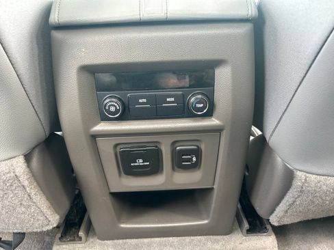 Used 2019 Chevrolet Traverse LT w/ LT Premium Package FWD image 30