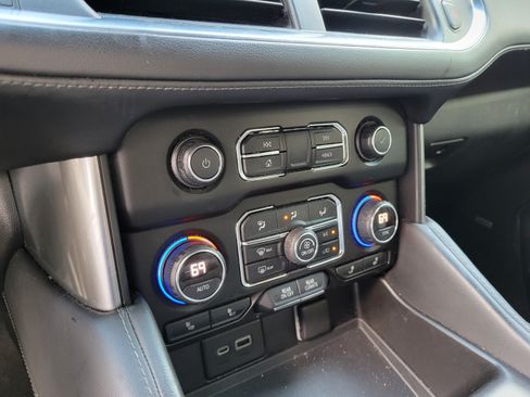 Used 2021 Chevrolet Tahoe Z71 w/ Rear Media and Nav Package AWD/4WD image 18