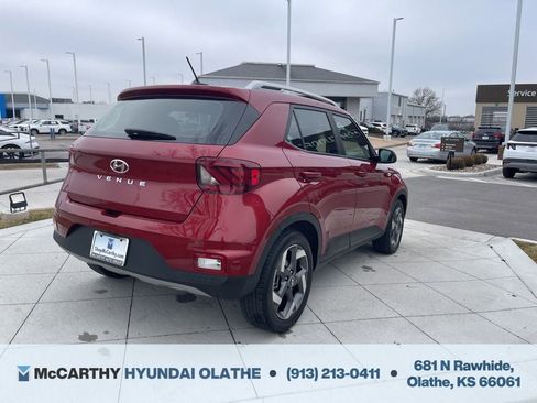 Certified 2024 Hyundai Venue Limited FWD image 17