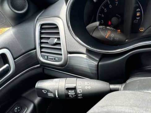 Used 2020 Jeep Grand Cherokee Limited AWD/4WD image 22
