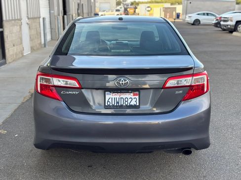 Used 2012 Toyota Camry SE w/ Leather Pkg FWD image 4