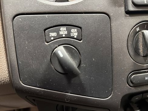 Used 2010 Ford F250 XL image 19