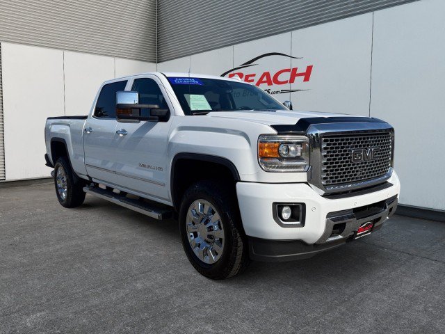 Used 2016 GMC Sierra 2500 Denali w/ Duramax Plus Package AWD/4WD image 4
