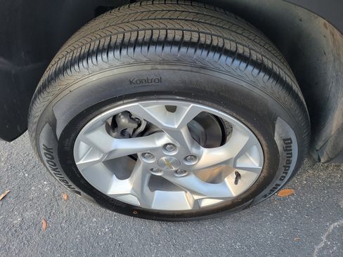 Certified 2025 Chevrolet Trax LS w/ LS Convenience Package image 34