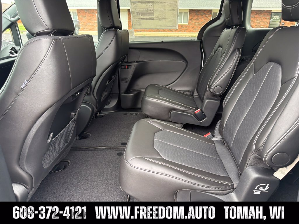 New 2027 Chrysler Pacifica Select AWD/4WD image 26