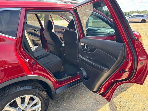 Used 2017 Nissan Rogue SV w/ SV Premium Package image 13