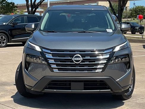 Used 2026 Nissan Rogue SV FWD image 2