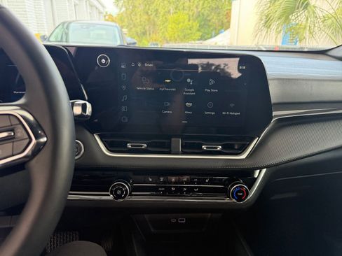 Used 2025 Chevrolet Equinox LT image 18