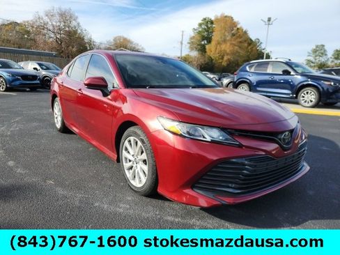Used 2020 Toyota Camry LE image 1