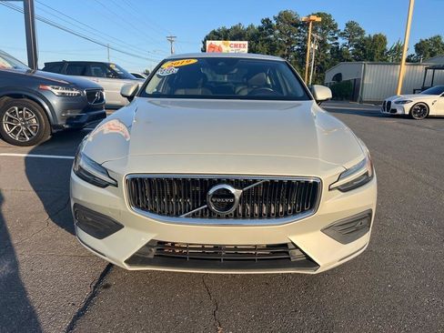 Used 2019 Volvo S60 T5 Momentum w/ Multimedia Package FWD image 2