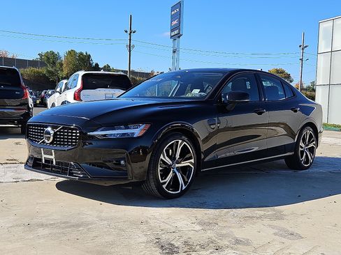 Certified 2025 Volvo S60 B5 Plus image 3