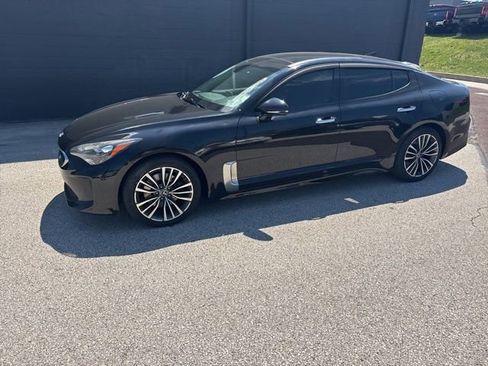 Used 2018 Kia Stinger Premium AWD/4WD image 4