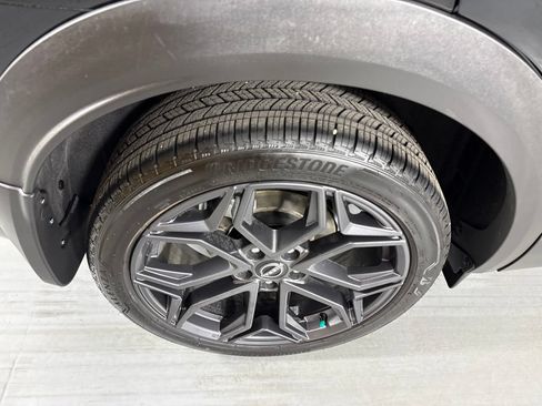 Certified 2025 Nissan Kicks SR FWD image 10